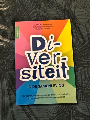 Diversiteit in de Samenleving - Studieboek beschikbaar voor biedingen