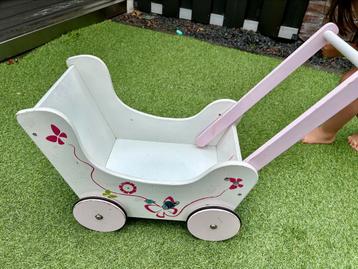 Poppenwagen hout beschikbaar voor biedingen