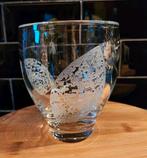 Kristallen vaas met etsering van bladeren, Ophalen of Verzenden, Zo goed als nieuw, Overige kleuren, Glas