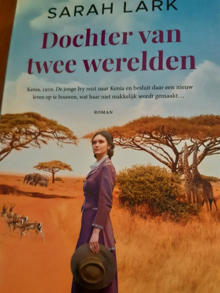 Dochter van twee werelden - Sarah Lark, Ophalen of Verzenden, Zo goed als nieuw, Sarah Lark, Nederland