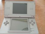 Nintendo DS Lite Zilver + Beschermhoes, Spelcomputers en Games, Spelcomputers | Nintendo DS, Gebruikt, Ophalen of Verzenden, DS Lite