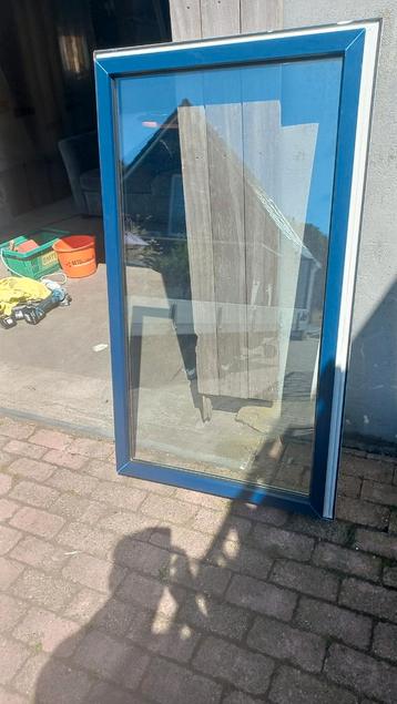 Kunststof raam met hr glas beschikbaar voor biedingen
