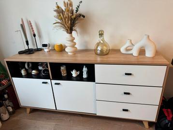 Dressoir met lades en deuren beschikbaar voor biedingen