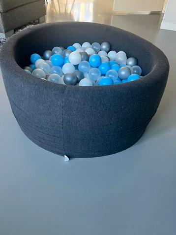 Mimii ballenbak met 200 ballen beschikbaar voor biedingen
