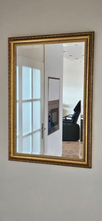 Klassieke spiegel – goudkleurige lijst
 beschikbaar voor biedingen
