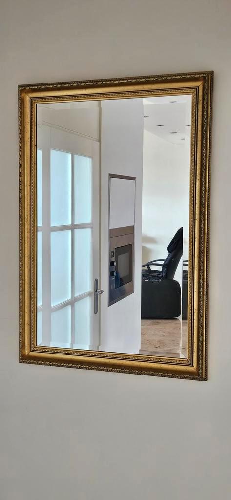 Klassieke spiegel – goudkleurige lijst, Huis en Inrichting, Woonaccessoires | Spiegels, Zo goed als nieuw, Minder dan 100 cm, Rechthoekig