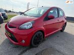 Toyota Aygo 1.0 VVT-i Now Airco Bluetooth APK Elek.pakket, Auto's, Toyota, Voorwielaandrijving, Euro 5, Stof, Gebruikt