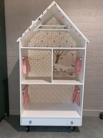 Handgemaakt Poppenhuis beschikbaar voor biedingen