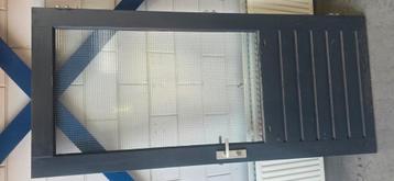 Hard houten deur beschikbaar voor biedingen