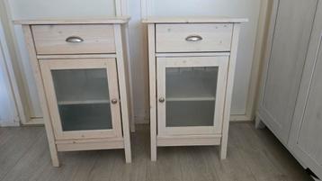 2 Whitewash Nachtkastjes beschikbaar voor biedingen