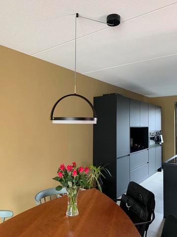 Zwarte hanglamp (led)  beschikbaar voor biedingen