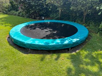 Berg Trampoline 330 met reserve springmat beschikbaar voor biedingen