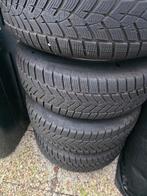 Winterbanden  Hyundai Tucson, Auto-onderdelen, Banden en Velgen, 17 inch, Band(en), Gebruikt, 215 mm