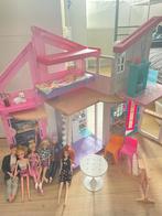 Barbiehuis, incl poppen en kledingkast met inhoud, Kinderen en Baby's, Speelgoed | Poppenhuizen, Ophalen of Verzenden, Zo goed als nieuw