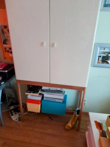 Make up kast met deuren  beschikbaar voor biedingen