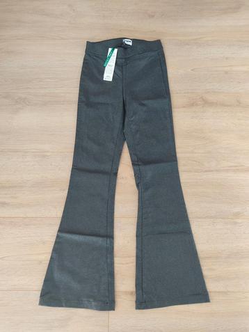 Nieuw - Noisy May flared broek zwart shimmer - mt xs beschikbaar voor biedingen