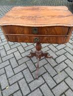 Antieke bijzettafel / naaitafel met lades, Antiek en Kunst, Antiek | Meubels | Tafels, Ophalen of Verzenden