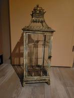 Antieke lantaarn met glazen panelen, Ophalen