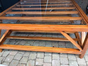 Nette  vierkante salon tafel beschikbaar voor biedingen