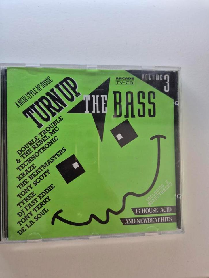 Turn Up The Bass Volume 3 - CD, Cd's en Dvd's, Cd's | Dance en House, Gebruikt, Techno of Trance, Ophalen of Verzenden