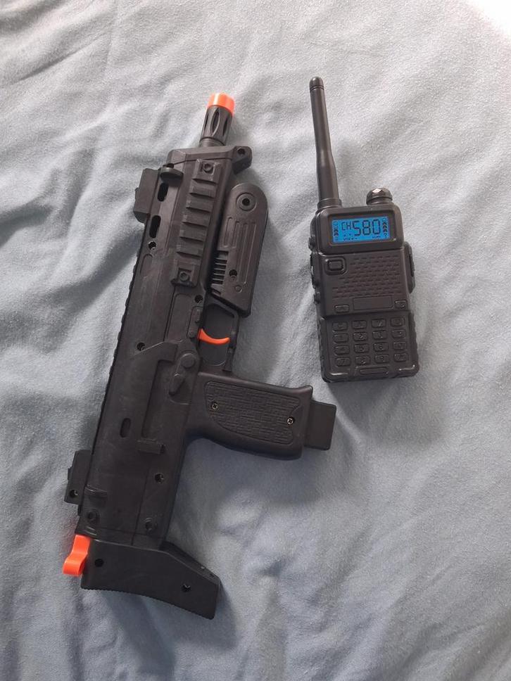 Nep pistool set met nep walky talky, Kinderen en Baby's, Speelgoed | Buiten | Actiespeelgoed, Zo goed als nieuw, Ophalen