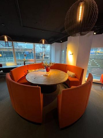 4x treinbank rond + grote ronde tafel  beschikbaar voor biedingen