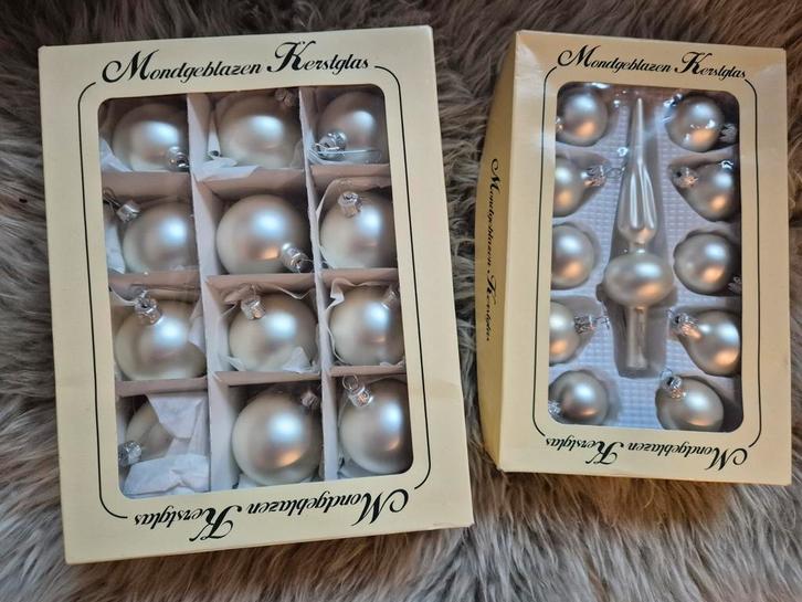 22 mini glazen kerstballen en piek champagne kleur, Diversen, Kerst, Zo goed als nieuw, Ophalen