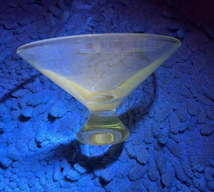 Vintage Mangaan IJscoupe - UV Reactief, Antiek en Kunst, Antiek | Glas en Kristal, Ophalen of Verzenden