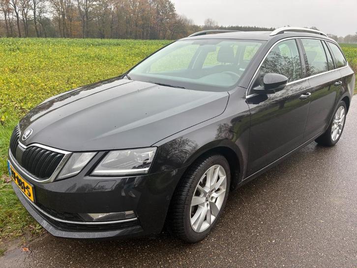 Skoda Octavia Combi 1.0 TSI Greentech 2018 Zwart NAV|PANO|, Auto's, Skoda, Particulier, Octavia, Airbags, Airconditioning, Alarm