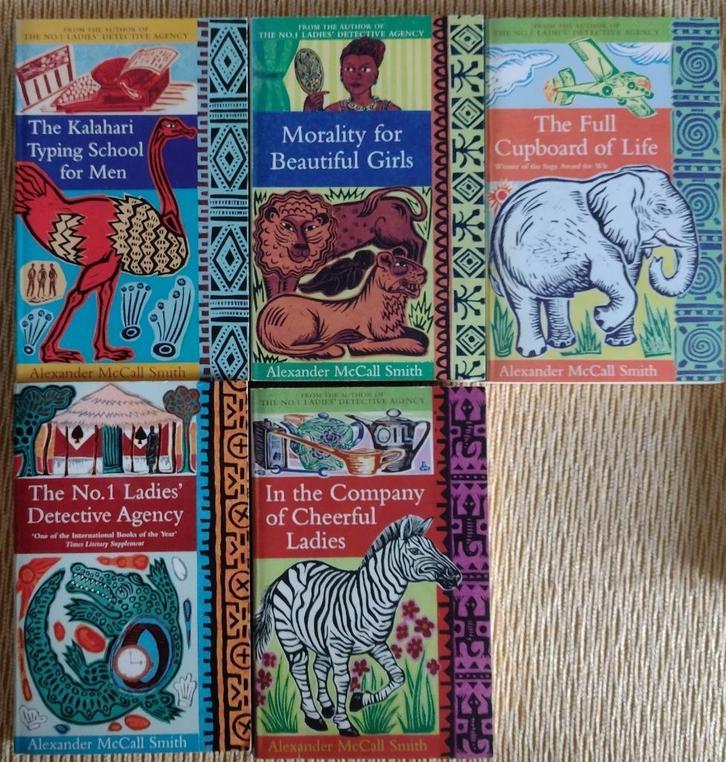 5x Alexander McCall Smith, Boeken, Detectives, Zo goed als nieuw, Ophalen of Verzenden
