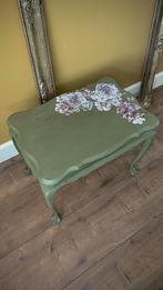 Schattig bijzettafeltje met bloemen, Huis en Inrichting, Tafels | Bijzettafels, Ophalen, Minder dan 55 cm, Nieuw, Overige vormen