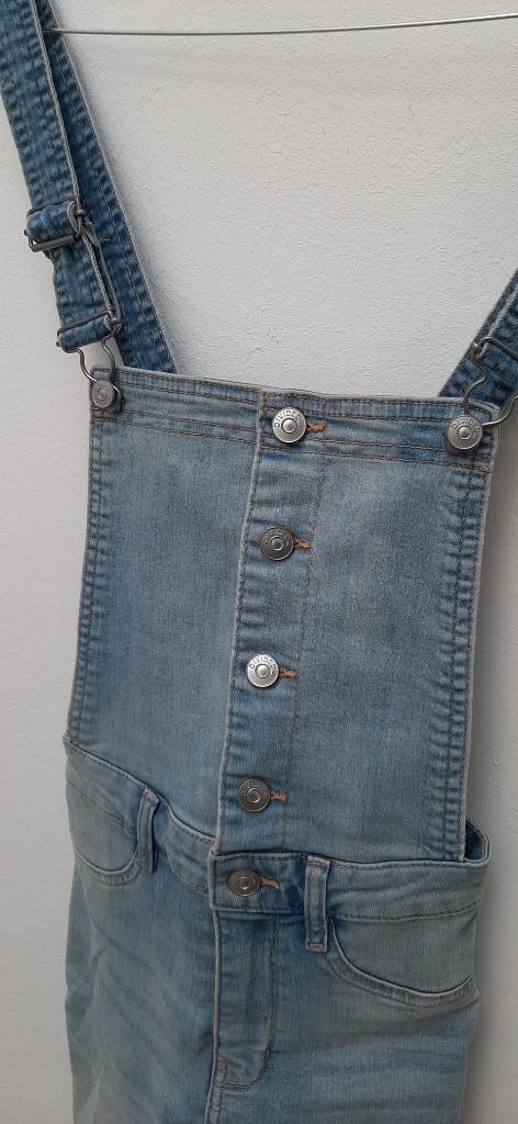 Lichtblauwe denim tuinbroek/overall met knopen (H&M, XS/32), Kleding | Dames, Spijkerbroeken en Jeans, Zo goed als nieuw, W27 (confectie 34) of kleiner