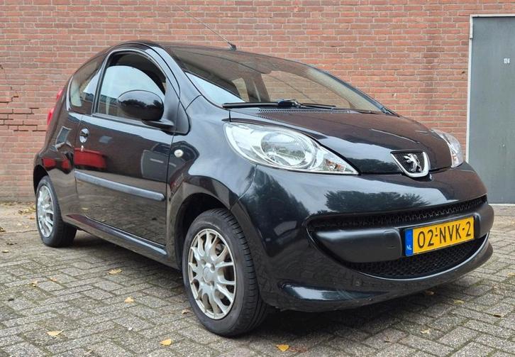 Peugeot 107 1.0 12V 3DR 2008 Zwart geen Airco, Auto's, Peugeot, Particulier, Airbags, Elektrische ramen, Isofix, Lichtmetalen velgen