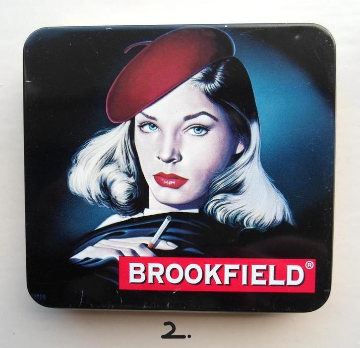 Vintage Sigarettenblikje Brookfield. Lauren Bacal image., Verzamelen, Rookartikelen, Aanstekers en Luciferdoosjes, Zo goed als nieuw