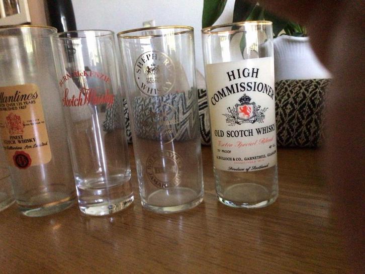 400 tot 500 whisky glazen, Verzamelen, Glas en Borrelglaasjes, Zo goed als nieuw, Ophalen