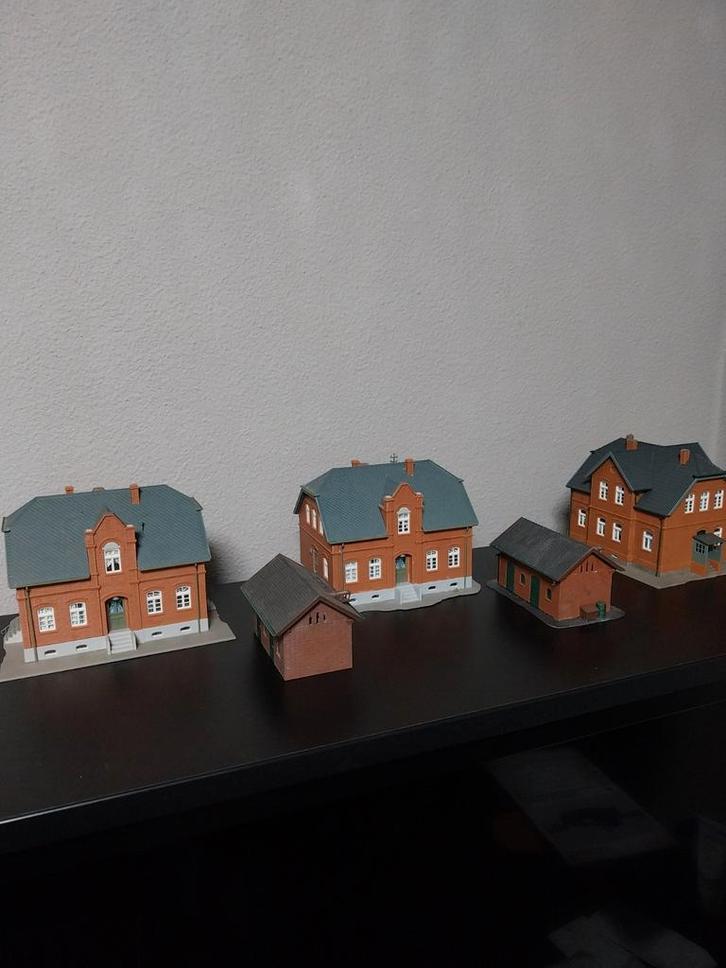 Kibri, arbeidswoningen., Hobby en Vrije tijd, Modeltreinen | H0, Gebruikt, Brug, Tunnel of Gebouw, Gelijkstroom of Wisselstroom