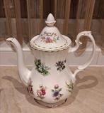 Royal albert flower of the month grote koffiepot, Antiek en Kunst, Antiek | Servies los, Ophalen of Verzenden