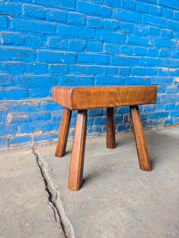 Vintage brutalist houten krukje/ bijzettafel 1960 beschikbaar voor biedingen