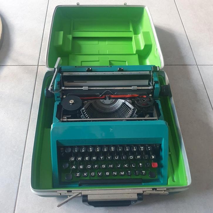 Olivetti Studio 45 - in handzame koffer - werkend, Diversen, Typemachines, Zo goed als nieuw, Ophalen of Verzenden