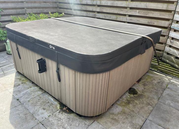 Wellis spa / bubbelbad nieuwstaat incl garantie, Tuin en Terras, Bubbelbaden en Hottubs, Zo goed als nieuw, Ophalen