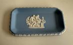 Wedgwood Jasperware blauw wit rechthoekig schaaltje, Ophalen of Verzenden, Zo goed als nieuw, Porselein, Bord of Schaal
