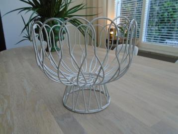 pt Present Time witte draadmand, mand, fruitschaal wired beschikbaar voor biedingen