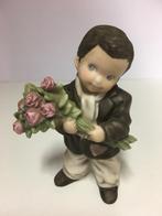Lief Beeld van een Jongen met Rozen, Verzamelen, Beelden en Beeldjes, Ophalen of Verzenden, Zo goed als nieuw, Mens