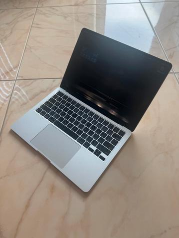 Macbook Air M2 with defect screen, needs repair. beschikbaar voor biedingen