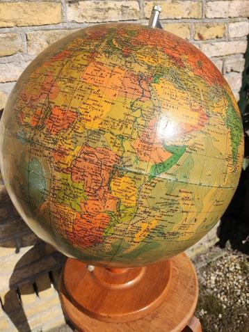 Räths Staatkundige globe/wereldbol beschikbaar voor biedingen