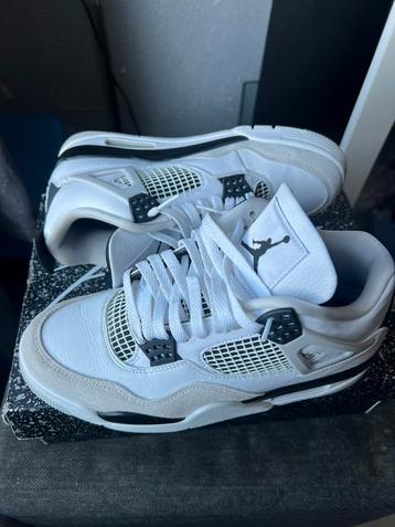 Nike air jordan4 military black beschikbaar voor biedingen