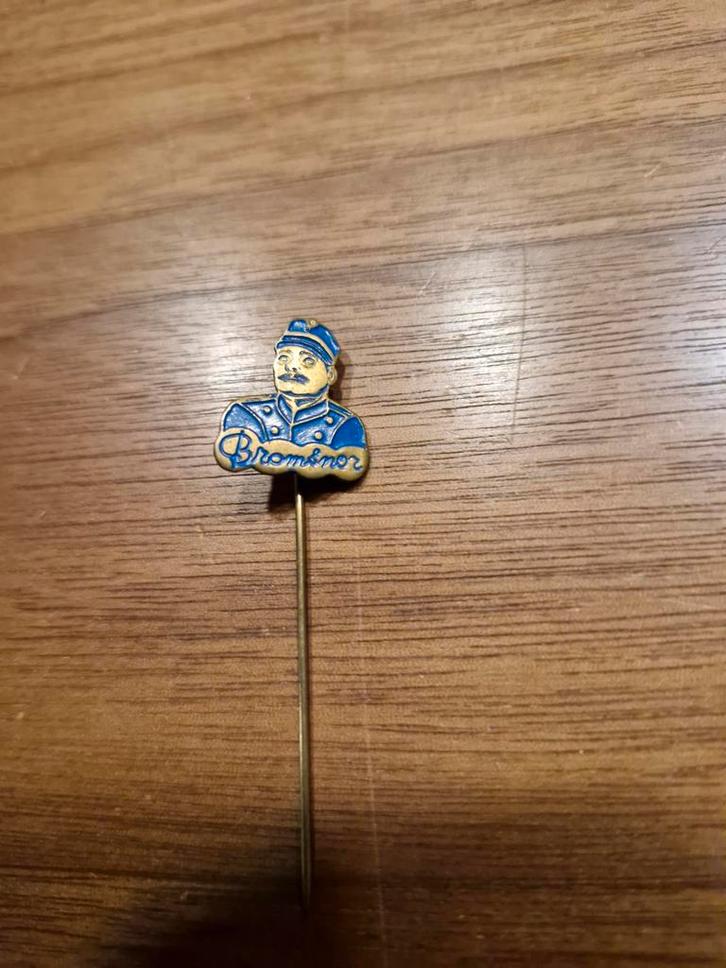 Sp 145 Vintage Bromsnor uit Swiebertje, Verzamelen, Speldjes, Pins en Buttons, Zo goed als nieuw, Ophalen of Verzenden