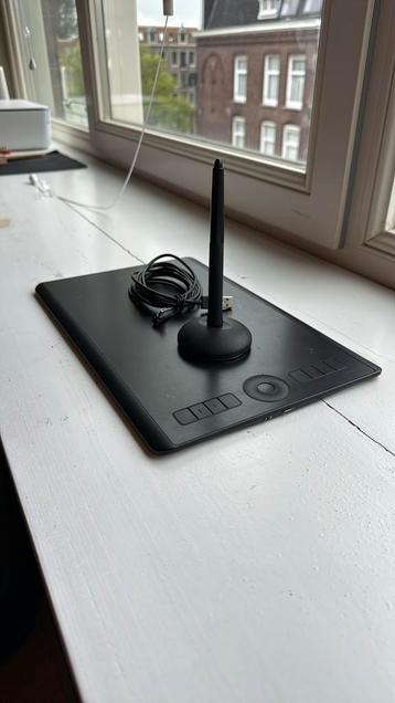 Wacom intuos pro PTH-660 beschikbaar voor biedingen