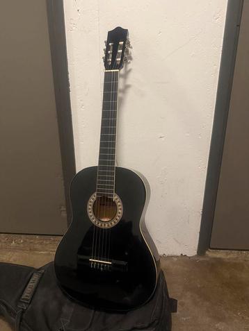 Zwarte akoestische gitaar met opbergtas  beschikbaar voor biedingen
