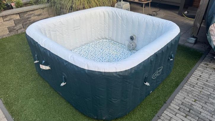 Lay-Z Spa Jacuzzi voor 6 personen, Tuin en Terras, Bubbelbaden en Hottubs, Zo goed als nieuw, Opblaasbaar, Afdekzeil, Filter, Pomp
